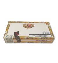 Lot 368 - Romeo y Julieta Short Churchills 