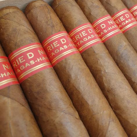 Lot 103 - Partagas Serie D No.4 