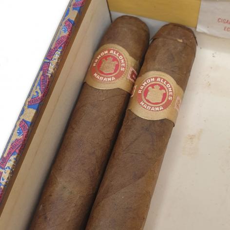 Lot 120 - Dunhill Ramon Allones Dunhill Seleccion No. 70