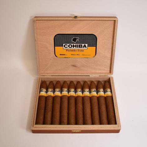 Lot 130 - Cohiba Piramides Extra