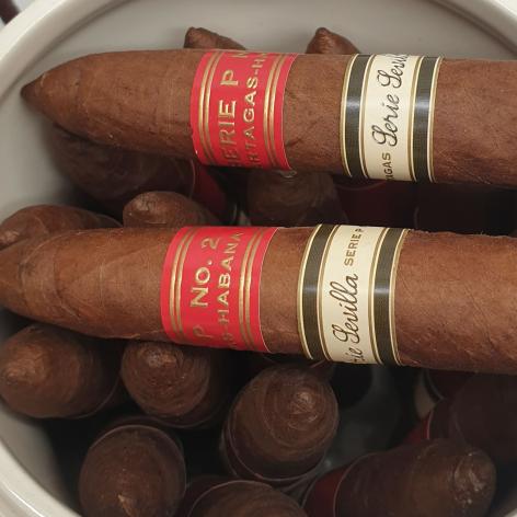 Lot 132 - Partagas Serie P No.2 