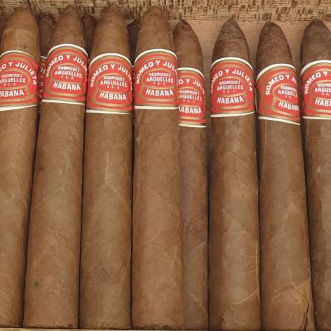 Lot 13 - Romeo y Julieta Belicosos