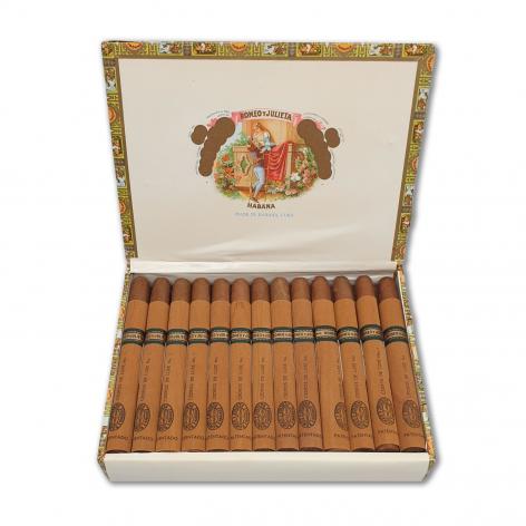 Lot 151 - Romeo y Julieta Cedros de Luxe No. 1