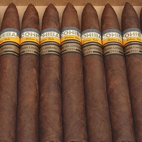 Lot 152 - Cohiba Piramides 