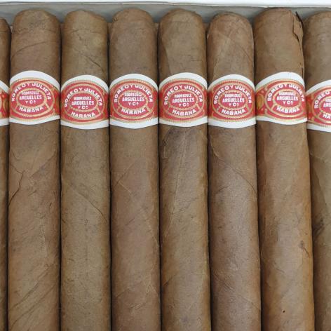 Lot 161 - Romeo y Julieta Tres Petit Coronas 