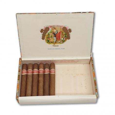 Lot 162 - Romeo y Julieta Tres Petit Coronas 