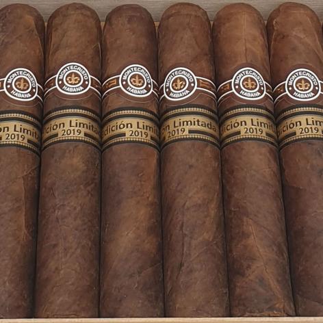 Lot 182 - Montecristo Supremos 