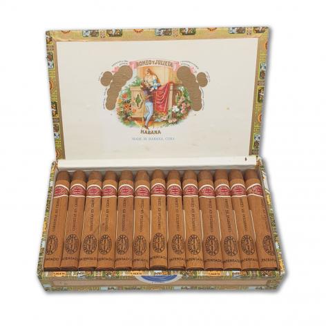 Lot 187 - Romeo y Julieta Coronitas en Cedro