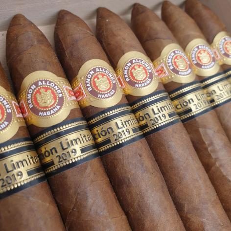 Lot 204 - Ramon Allones No. 2