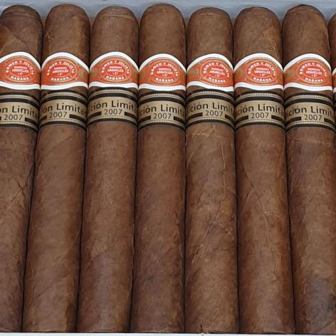 Lot 205 - Romeo y Julieta Escudos 