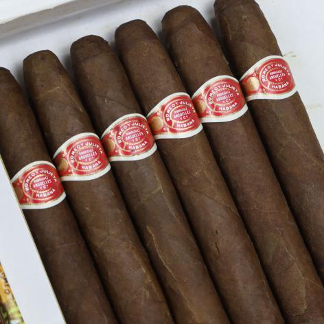 Lot 209 - Romeo y Julieta Celestiales Finos