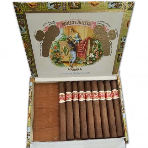 Lot 221 - Romeo y Julieta Petit Julietas