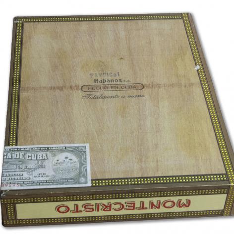 Lot 256 - Montecristo Double Coronas