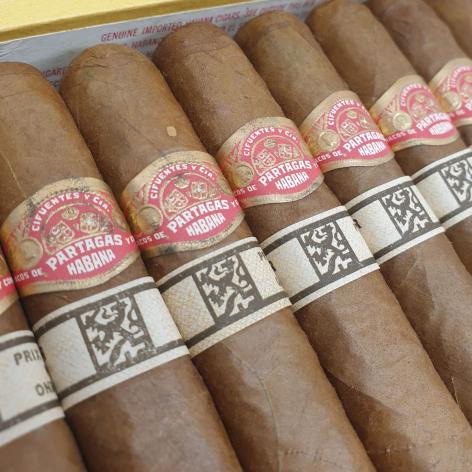 Lot 25 - Partagas Churchills de Luxe