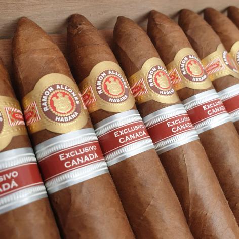 Lot 261 - Ramon Allones Petit Unicos 