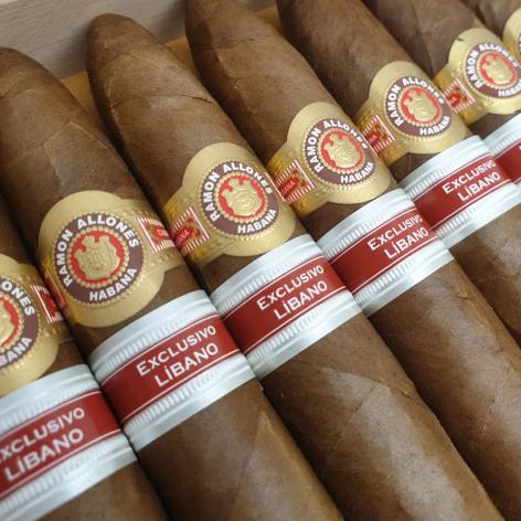 Lot 262 - Ramon Allones Phoenicio 32