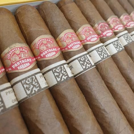 Lot 26 - Partagas Churchills de Luxe