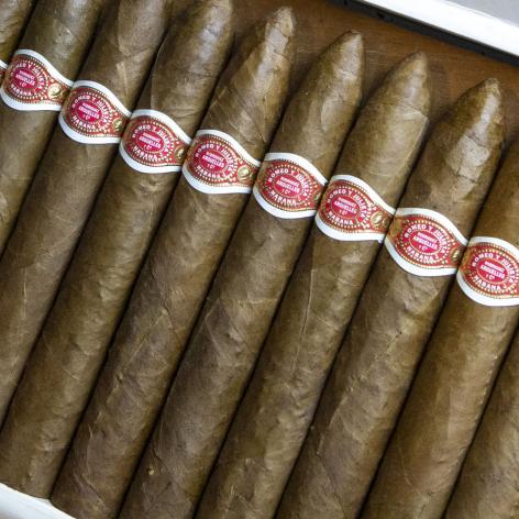 Lot 284 - Romeo y Julieta Piramides