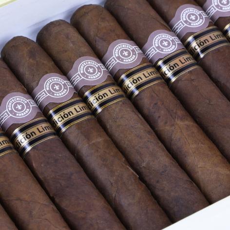 Lot 318 - Montecristo Robustos