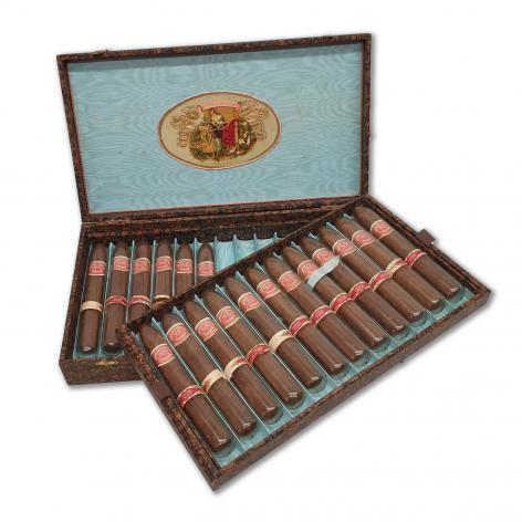 Lot 319 - Romeo y Julieta Glass tubed cigars