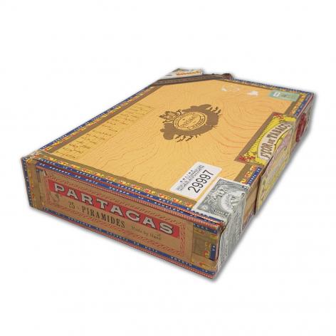 Lot 32 - Partagas Piramides