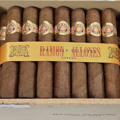 Lot 333 - Ramon Allones Specially Selected