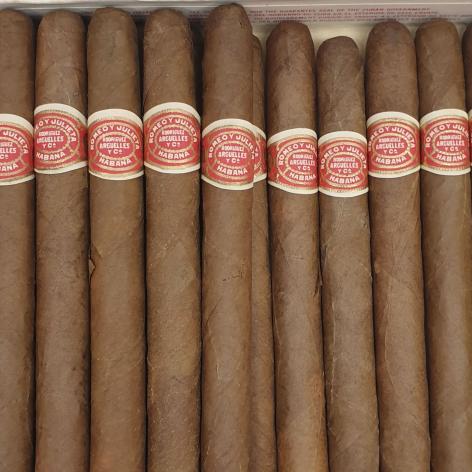 Lot 338 - Romeo y Julieta Curiosidades