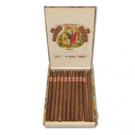 Lot 341 - Romeo y Julieta Royal Panatellas 