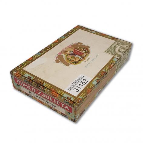 Lot 342 - Romeo y Julieta Tres Petit Coronas 