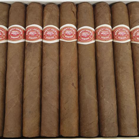 Lot 342 - Romeo y Julieta Tres Petit Coronas 