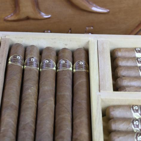 Lot 345 - Vegas Robaina 5th Anniversario Humidor