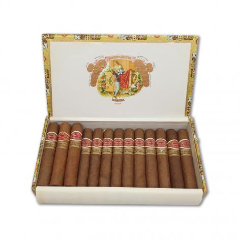 Lot 367 - Romeo y Julieta Short Churchills 