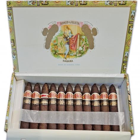 Lot 369 - Romeo y Julieta Petit Piramides 