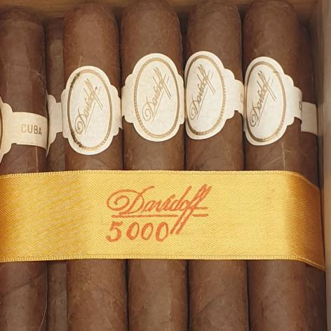 Lot 385 - Davidoff 5000