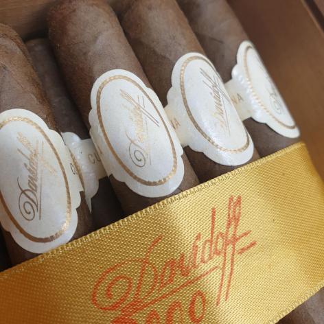 Lot 393 - Davidoff 2000