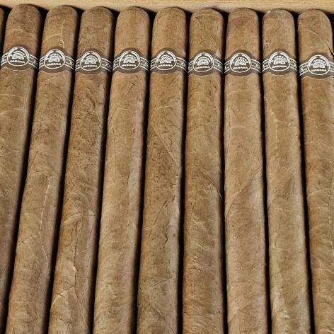 Lot 407 - H. Upmann Sir Winston