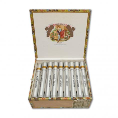 Lot 40 - Romeo y Julieta Churchills