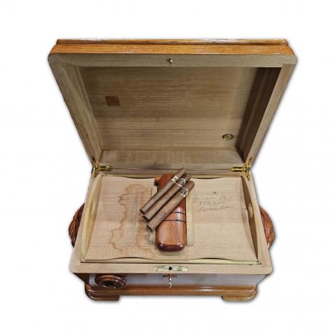 Lot 424 - Vegas Robaina 83 Aniversario humidor