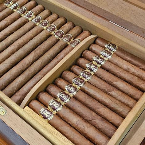 Lot 424 - Vegas Robaina 83 Aniversario humidor