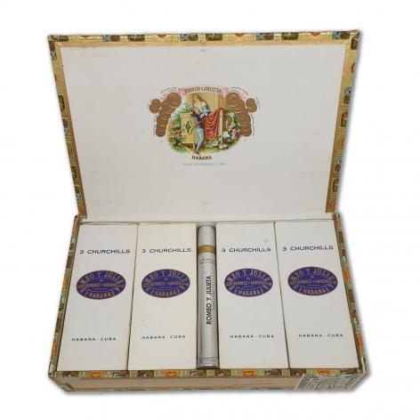 Lot 44 - Romeo y Julieta Churchills