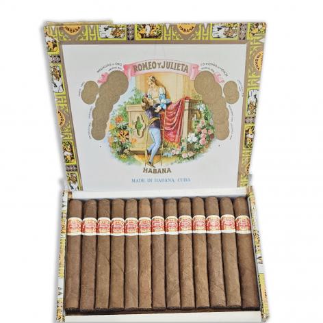 Lot 475 - Romeo y Julieta Petit Julietas