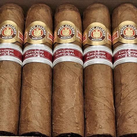 Lot 496 - Ramon Allones Lusitanos 