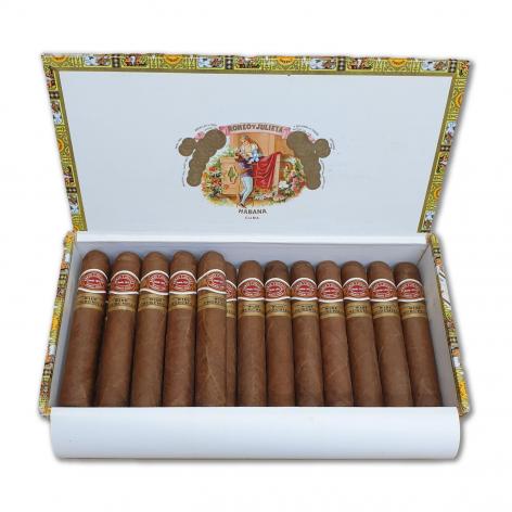 Lot 51 - Romeo y Julieta Wide Churchills