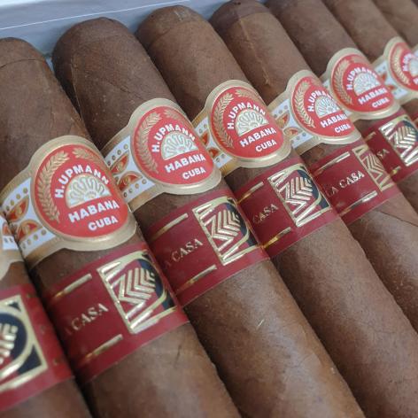 Lot 69 - H. Upmann Royal Robustos